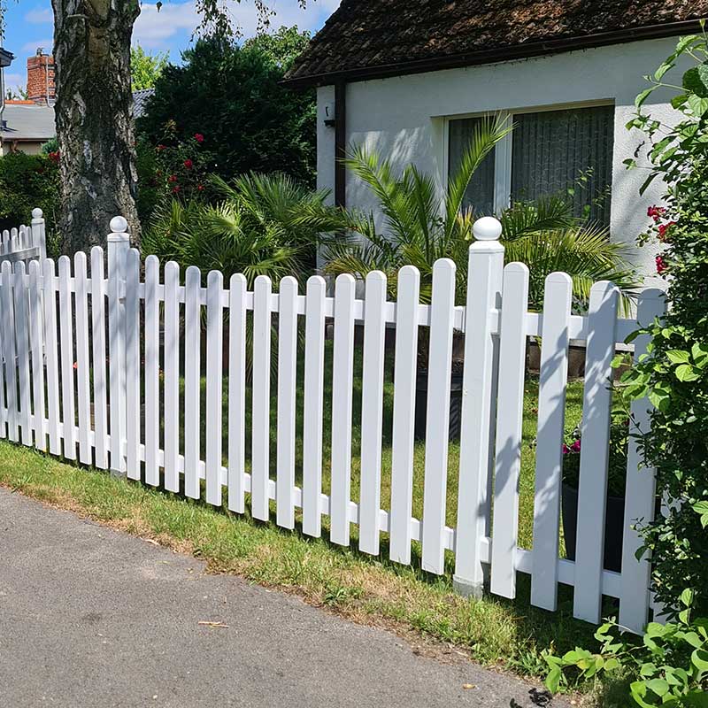 WPC Gartenzaun Lattenzaun in Weiß als Vorgartenzaun